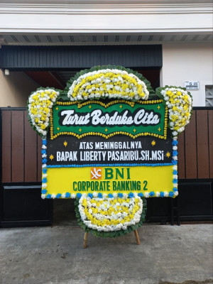 Papan Bunga Duka di Kayu Ombun