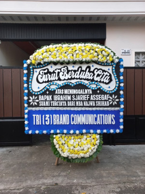 Papan Bunga Duka di Kayu Ombun